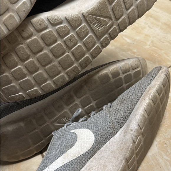 Men’s 2 pair  Nike workout shoes - Picture 3 of 3